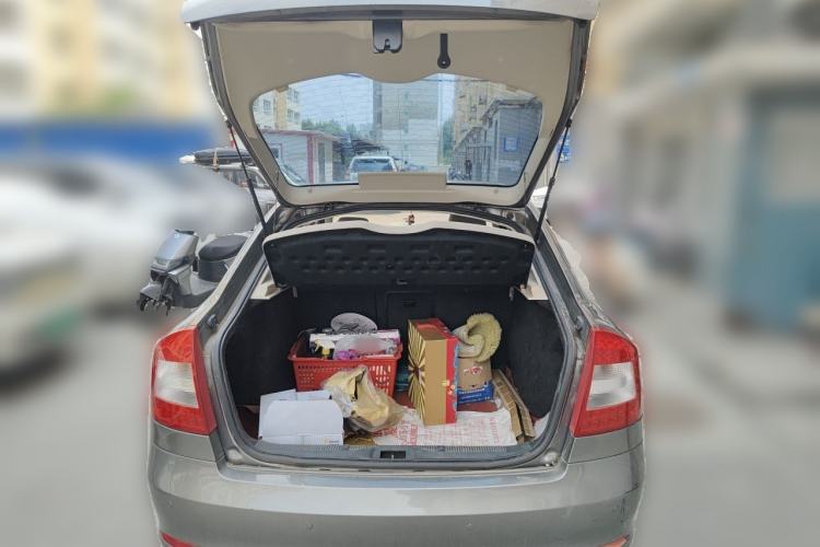 Used Skoda Octavia 2012 1.6L Automatic Yijun Edition Trunk