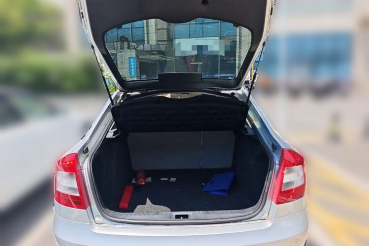 Used Skoda Octavia 2012 1.6L Automatic Yijie Edition Trunk
