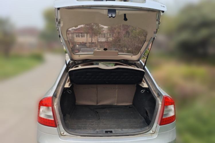 Used Skoda Octavia 2012 1.6L Automatic Yijun Edition Trunk