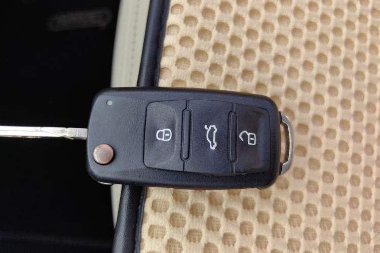 Used Skoda Octavia 2012 1.6L Manual Yijun Edition Vehicle Key