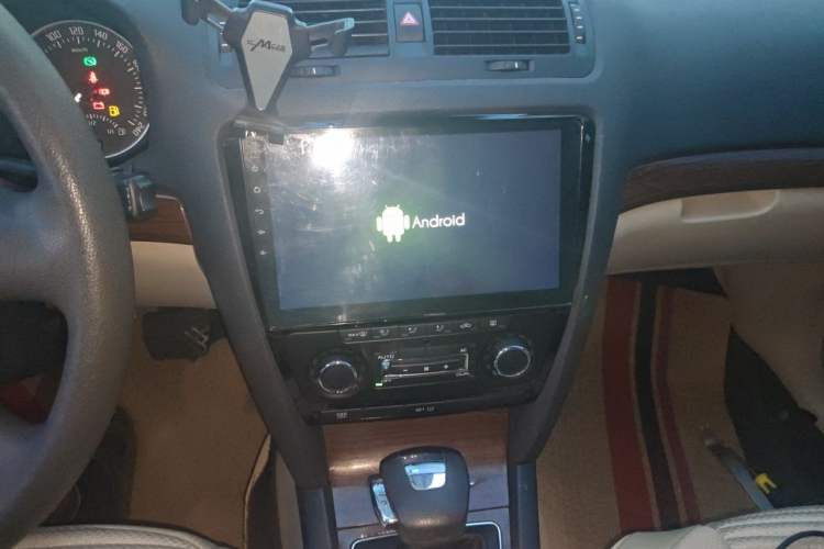 Used Skoda Octavia 2012 1.6L Automatic Yijie Edition Audio And AC Panel
