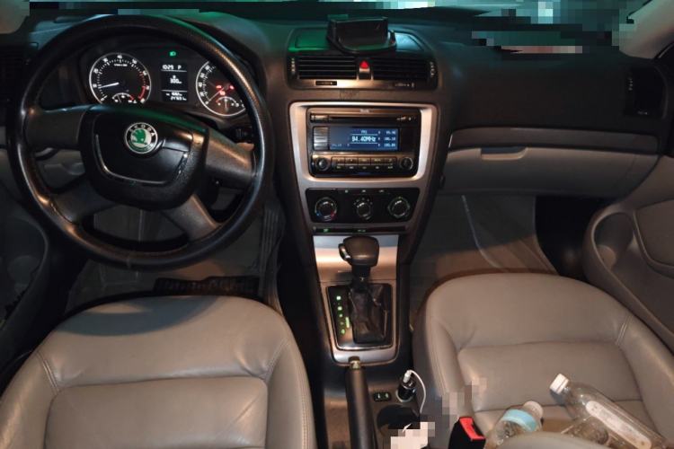 Used Skoda Octavia 2012 1.6L Automatic Yijie Edition Center Console