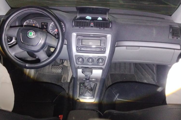 Used Skoda Octavia 2012 1.6L Automatic Yijie Edition Center Console