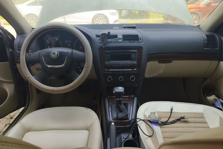 Used Skoda Octavia 2012 1.6L Automatic Yijun Edition Center Console