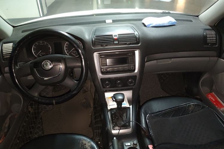 Used Skoda Octavia 2012 1.6L Automatic Yijie Edition Center Console
