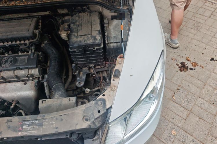 Used Skoda Octavia 2012 1.6L Automatic Yijun Edition Engine Bay Left