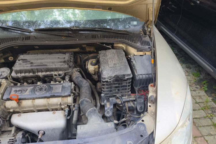 Used Skoda Octavia 2012 1.6L Automatic Yijun Edition Engine Bay Left