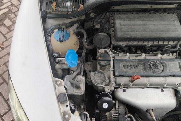 Used Skoda Octavia 2012 1.6L Automatic Yijun Edition Engine Bay Right