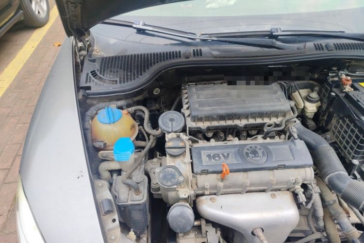 Used Skoda Octavia 2012 1.6L Automatic Yijie Edition Engine Bay Right