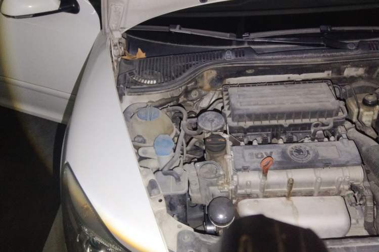 Used Skoda Octavia 2012 1.6L Automatic Yijie Edition Engine Bay Right