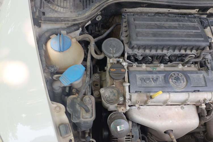 Used Skoda Octavia 2012 1.6L Manual Yijun Edition Engine Bay Right