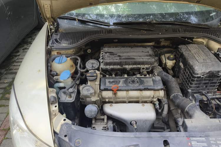 Used Skoda Octavia 2012 1.6L Automatic Yijun Edition Engine Bay Right