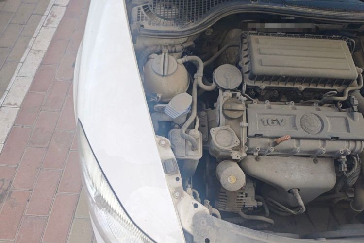 Used Skoda Octavia 2012 1.6L Automatic Yijie Edition Engine Bay Right