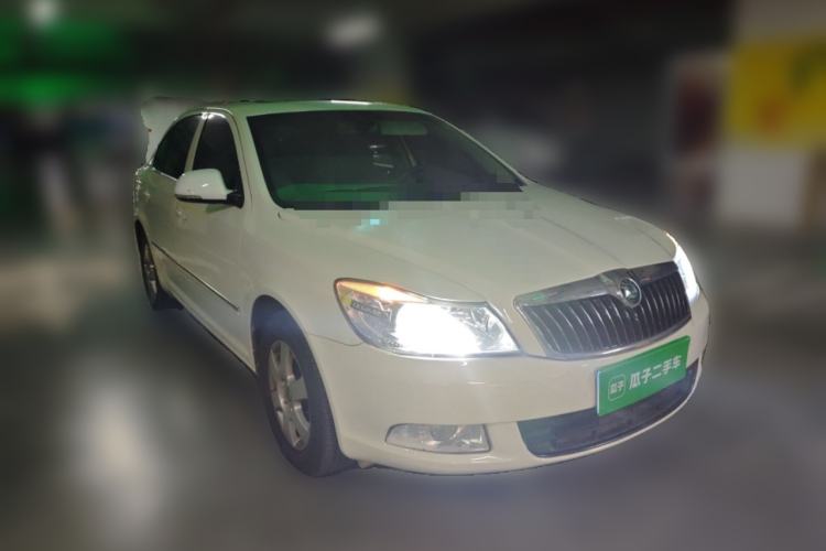 Used Skoda Octavia 2012 1.6L Automatic Yijie Edition Front Right 45 Deg