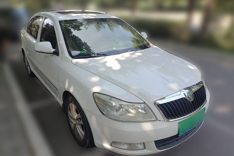 Used Skoda Octavia 2012 1.6L Manual Yijun Edition Front Right 45 Deg