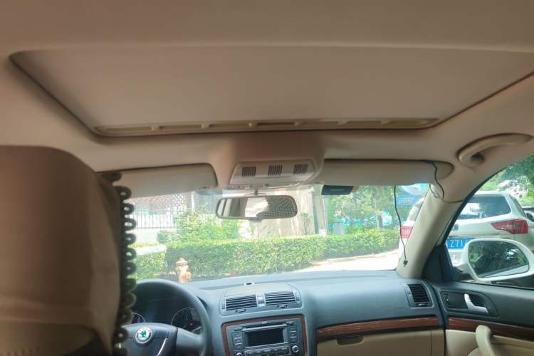 Used Skoda Octavia 2012 1.6L Automatic Yijun Edition Headliner