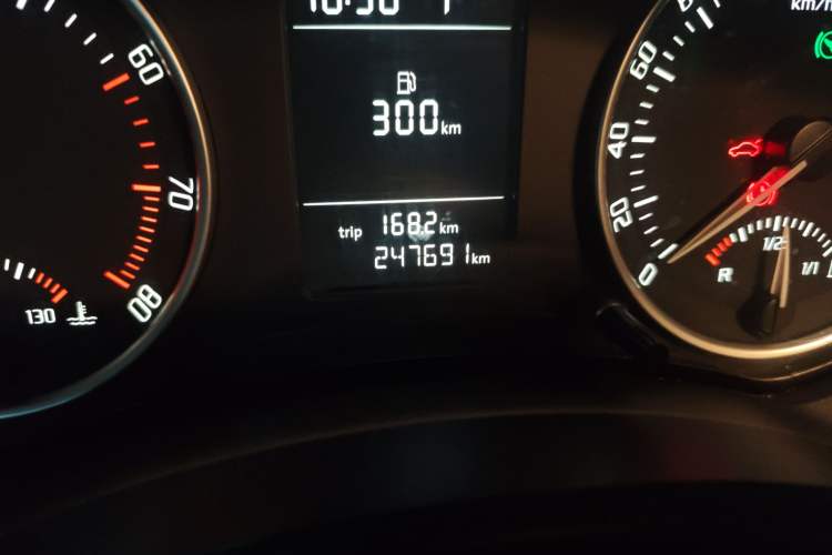 Used Skoda Octavia 2012 1.6L Automatic Yijie Edition Odometer Close Up