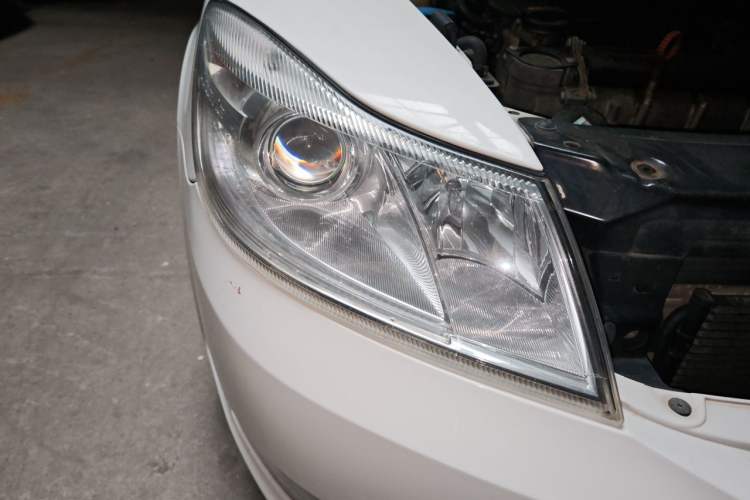 Used Skoda Octavia 2012 1.6L Automatic Yijun Edition Right Front Headlight