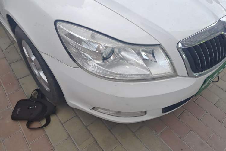 Used Skoda Octavia 2012 1.6L Automatic Yijie Edition Right Front Headlight