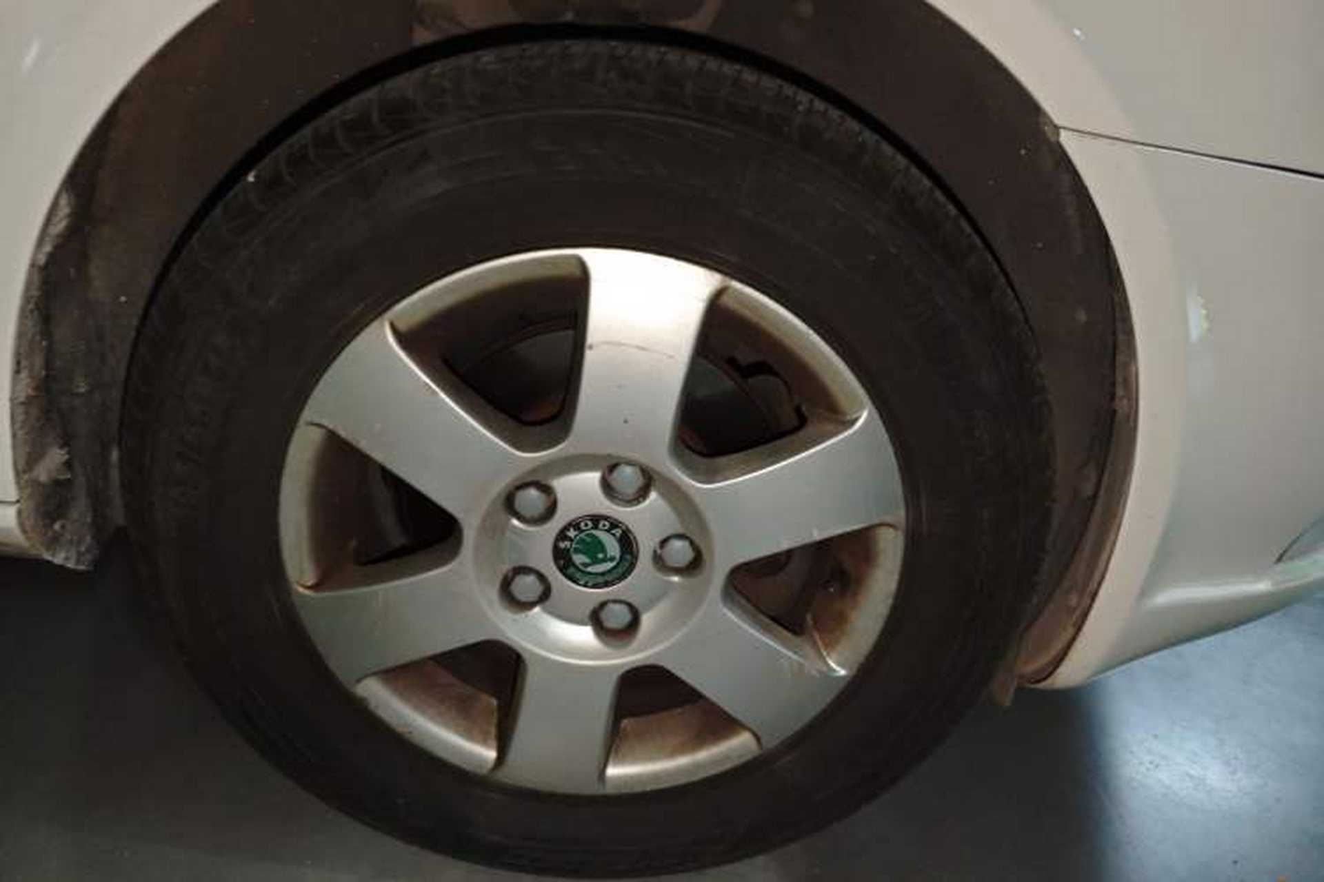 Used Skoda Octavia 2012 1.6L Automatic Yijie Edition Right Front Wheel Hub