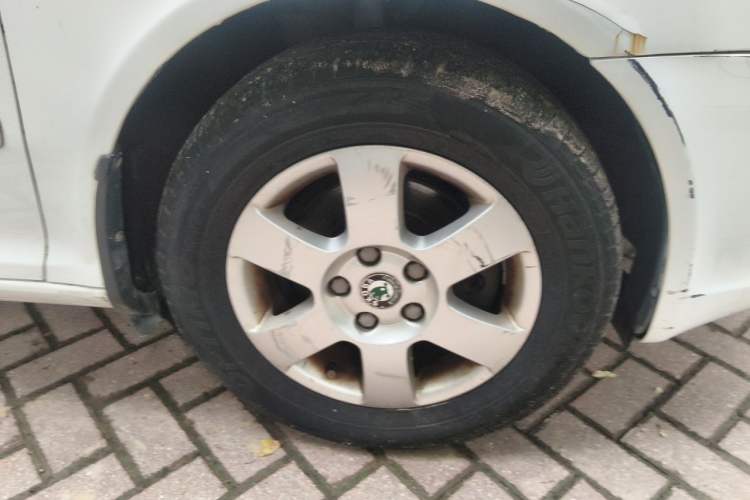 Used Skoda Octavia 2012 1.6L Automatic Yijun Edition Right Front Wheel Hub