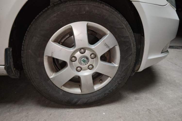 Used Skoda Octavia 2012 1.6L Automatic Yijun Edition Right Front Wheel Hub