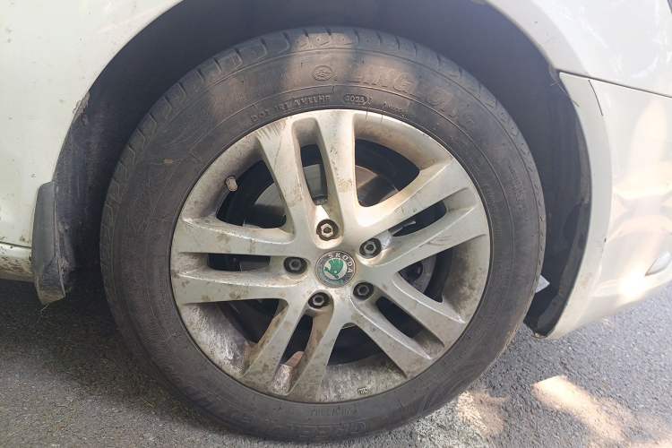 Used Skoda Octavia 2012 1.6L Manual Yijun Edition Right Front Wheel Hub