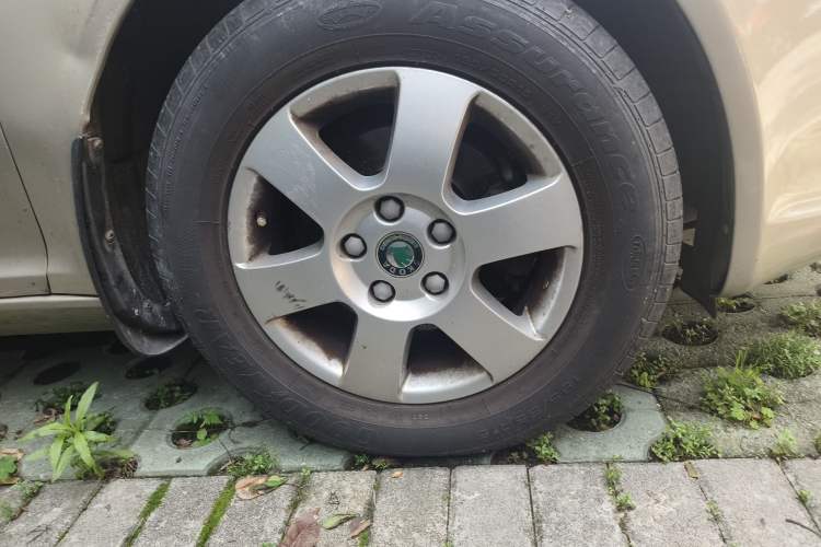 Used Skoda Octavia 2012 1.6L Automatic Yijun Edition Right Front Wheel Hub