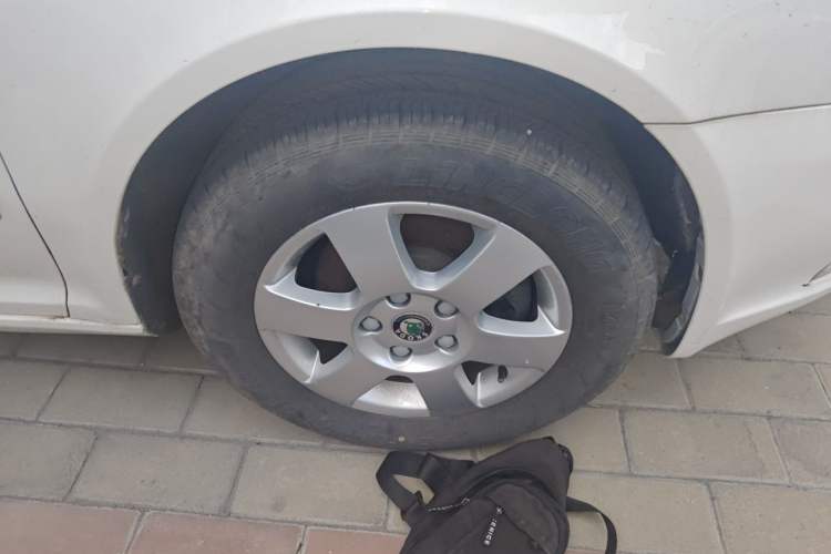 Used Skoda Octavia 2012 1.6L Automatic Yijie Edition Right Front Wheel Hub