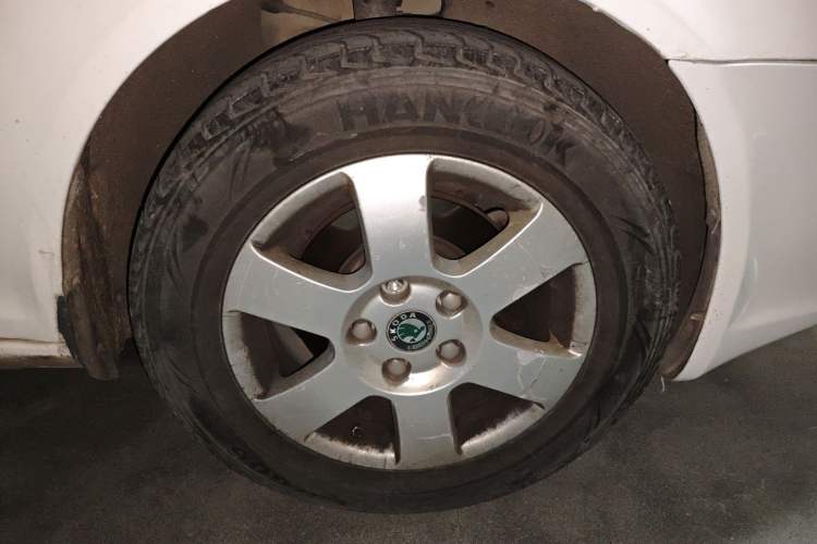 Used Skoda Octavia 2012 1.6L Automatic Yijie Edition Right Front Wheel Hub