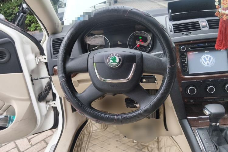 Used Skoda Octavia 2012 1.6L Automatic Yijun Edition Steering Wheel