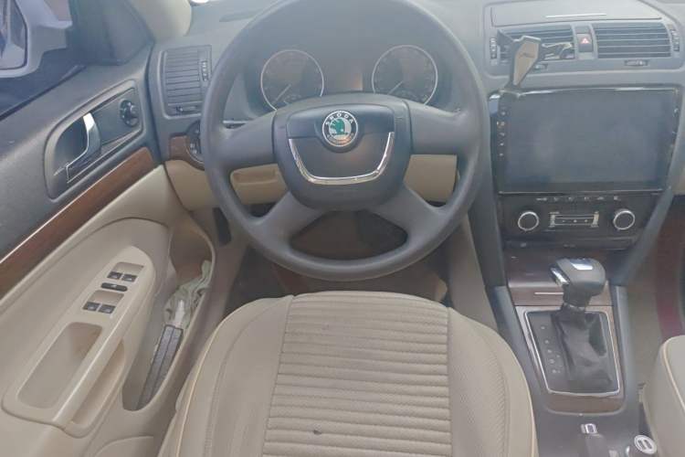 Used Skoda Octavia 2012 1.6L Automatic Yijie Edition Steering Wheel