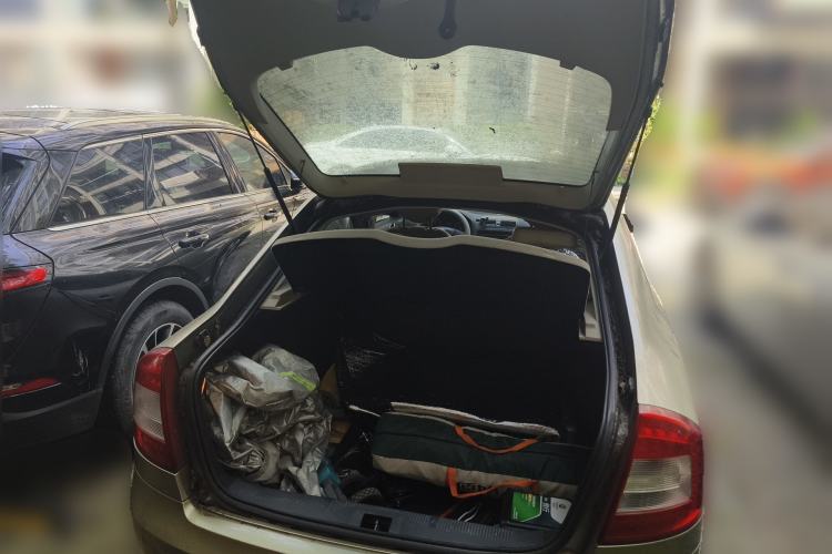 Used Skoda Octavia 2012 1.6L Automatic Yijun Edition Trunk