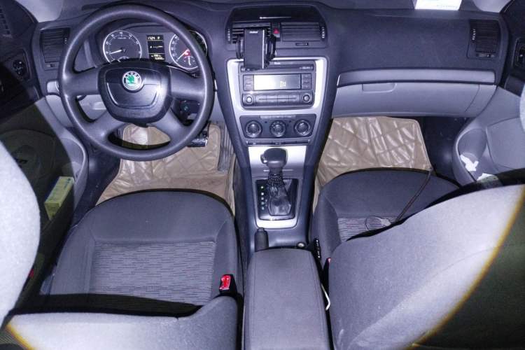 Used Skoda Octavia 2012 1.6L Automatic Yijie Edition Audio And AC Panel