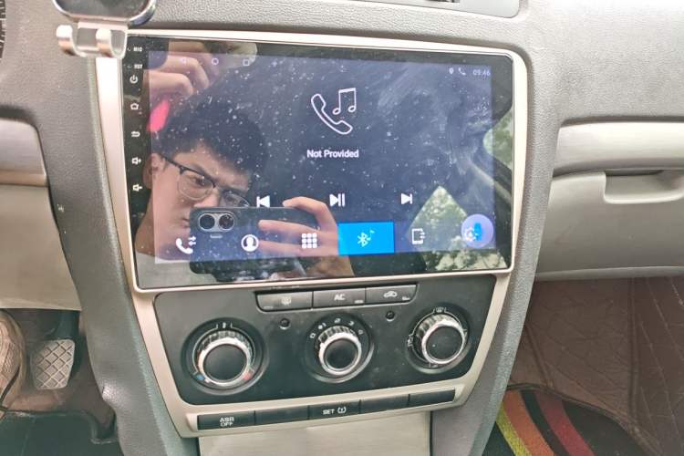 Used Skoda Octavia 2012 1.6L Manual Yijie Edition Audio And AC Panel