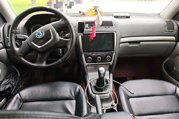 Used Skoda Octavia 2012 1.6L Manual Yijie Edition Center Console