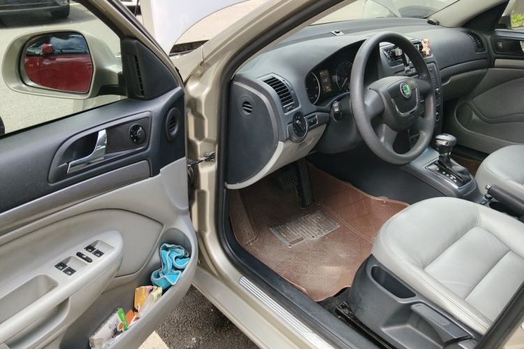 Used Skoda Octavia 2012 1.6L Automatic Yijun Edition Driver Seat