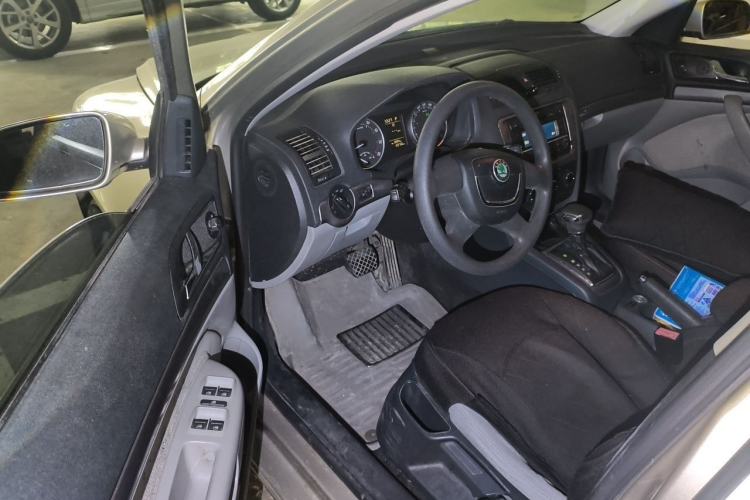 Used Skoda Octavia 2012 1.6L Automatic Yijie Edition Driver Seat
