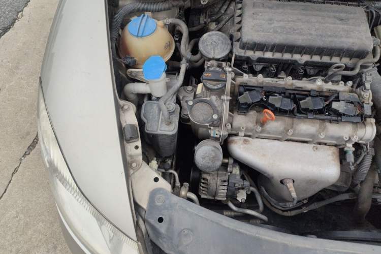 Used Skoda Octavia 2012 1.6L Automatic Yijun Edition Engine Bay Right