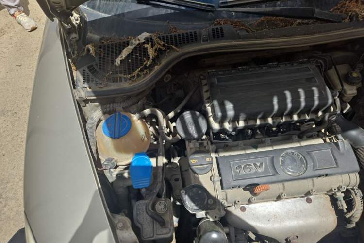 Used Skoda Octavia 2012 1.6L Automatic Yijun Edition Engine Bay Right