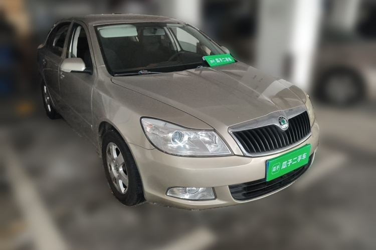 Used Skoda Octavia 2012 1.6L Automatic Yijie Edition Front Right 45 Deg