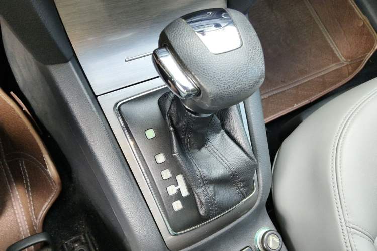 Used Skoda Octavia 2012 1.6L Automatic Yijun Edition Gear Lever