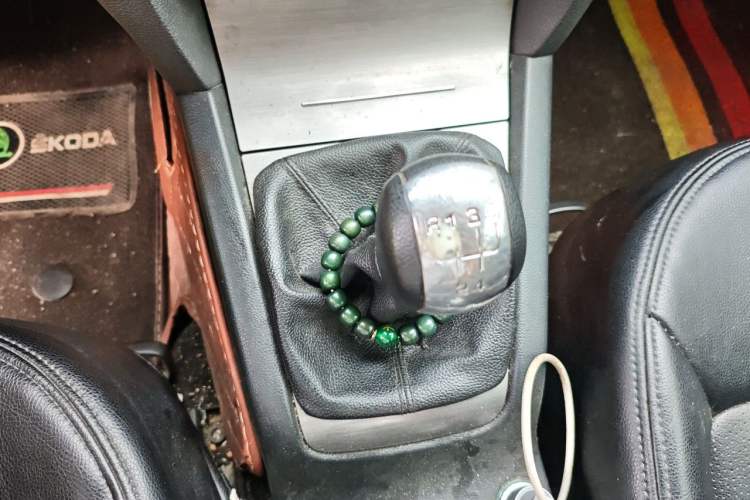 Used Skoda Octavia 2012 1.6L Manual Yijie Edition Gear Lever