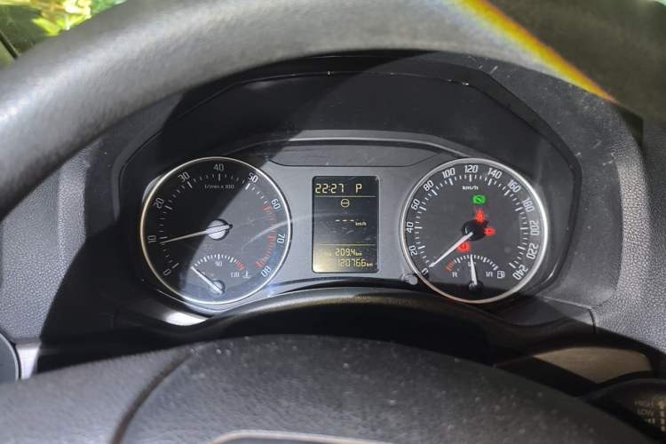 Used Skoda Octavia 2012 1.6L Automatic Yijie Edition Instrument Cluster