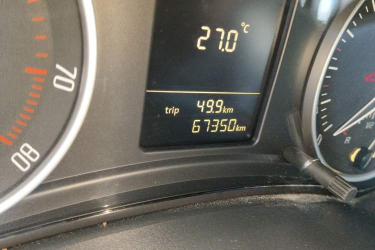 Used Skoda Octavia 2012 1.6L Automatic Yijun Edition Odometer Close Up