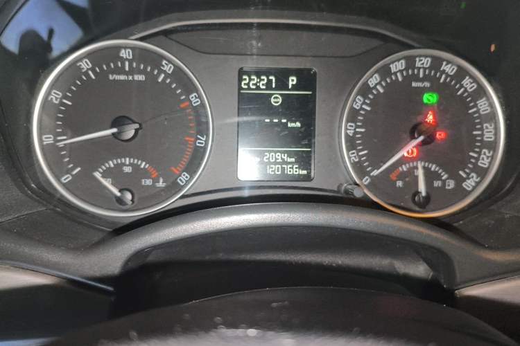 Used Skoda Octavia 2012 1.6L Automatic Yijie Edition Odometer Close Up