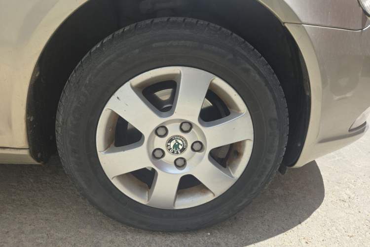 Used Skoda Octavia 2012 1.6L Automatic Yijun Edition Right Front Wheel Hub
