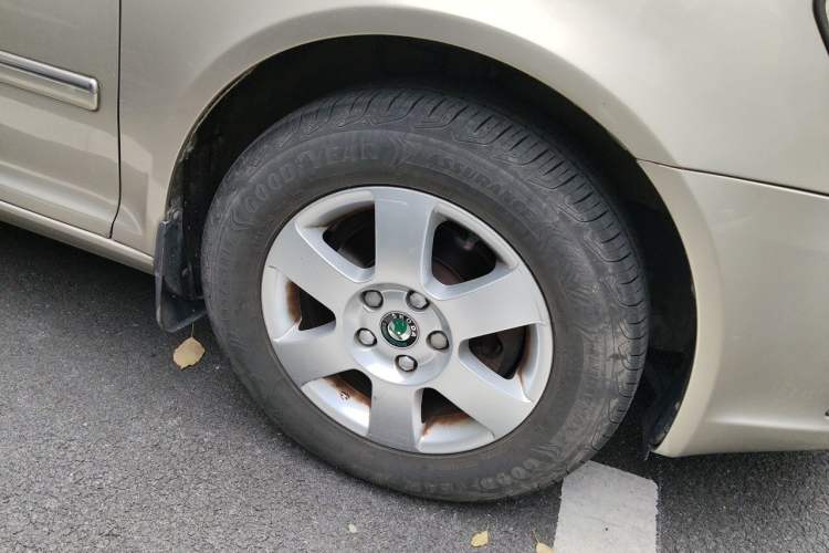 Used Skoda Octavia 2012 1.6L Automatic Yijun Edition Right Front Wheel Hub