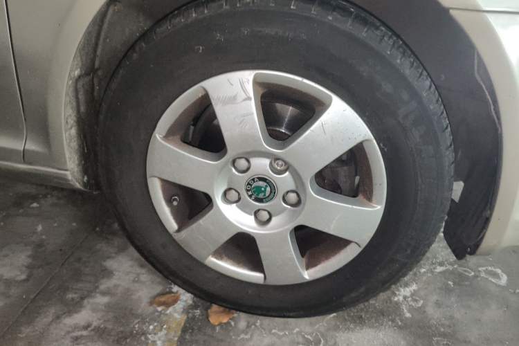 Used Skoda Octavia 2012 1.6L Automatic Yijie Edition Right Front Wheel Hub