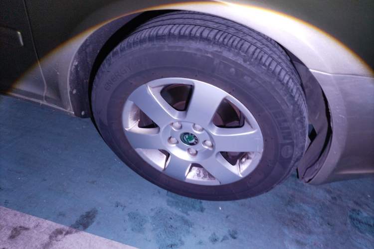 Used Skoda Octavia 2012 1.6L Automatic Yijie Edition Right Front Wheel Hub